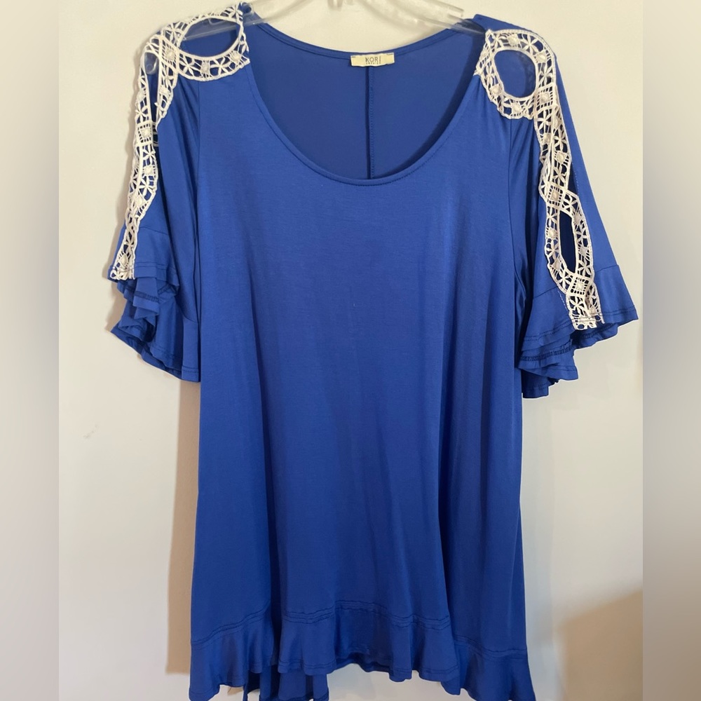 Womens blue short sleeve shirt